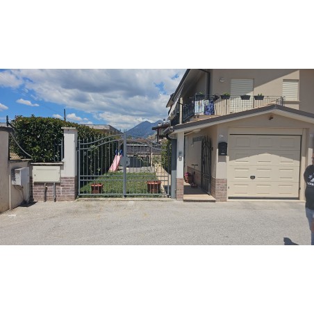 Cancelli a due ante pantografati